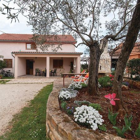 Lovely Apartment In Rovinj With Kitchen Экстерьер фото