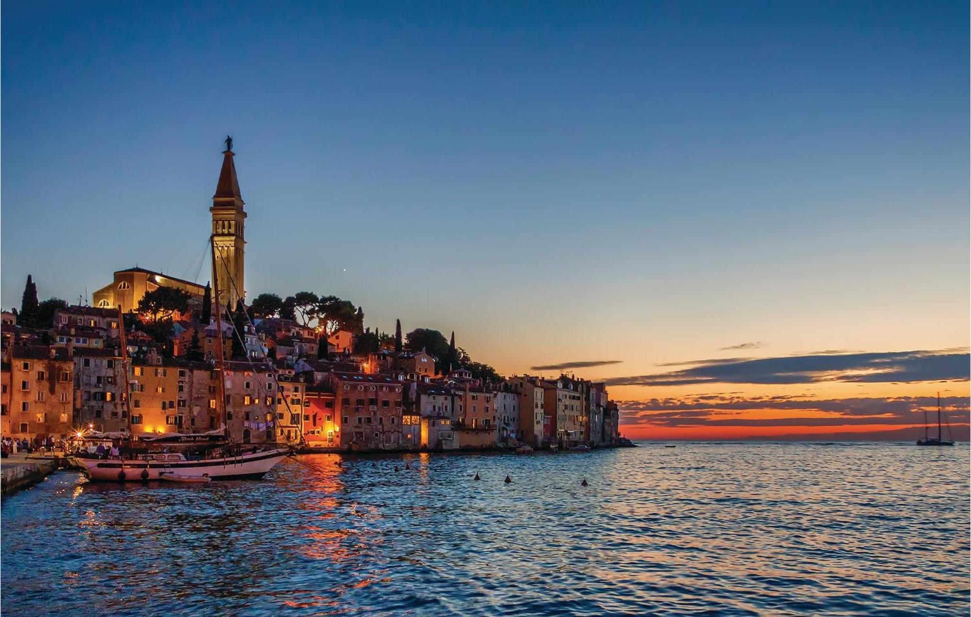 Lovely Apartment In Rovinj With Kitchen Экстерьер фото