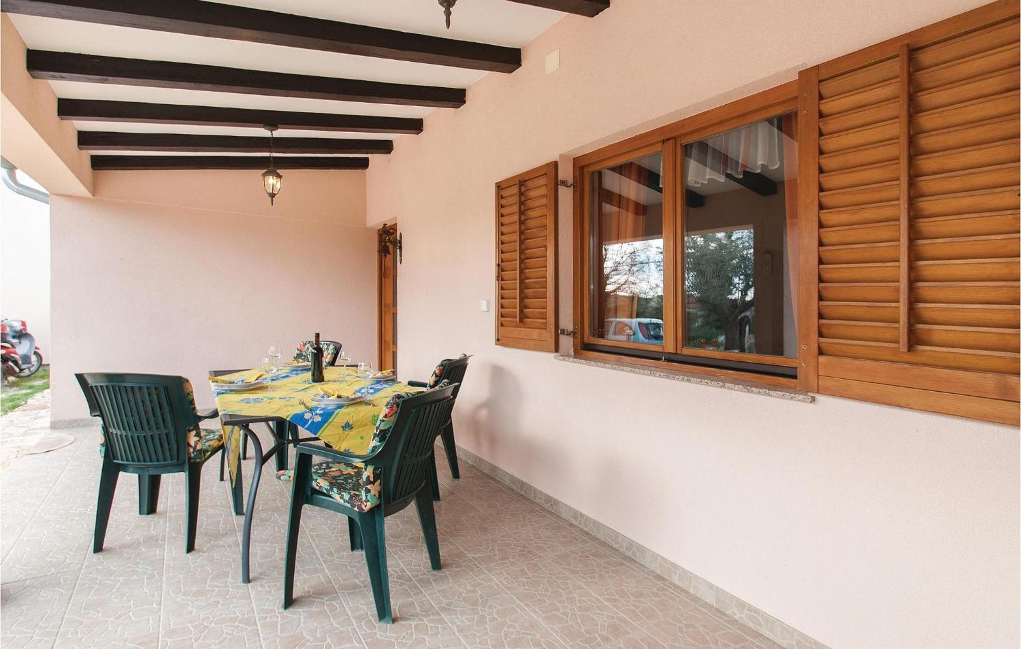 Lovely Apartment In Rovinj With Kitchen Экстерьер фото