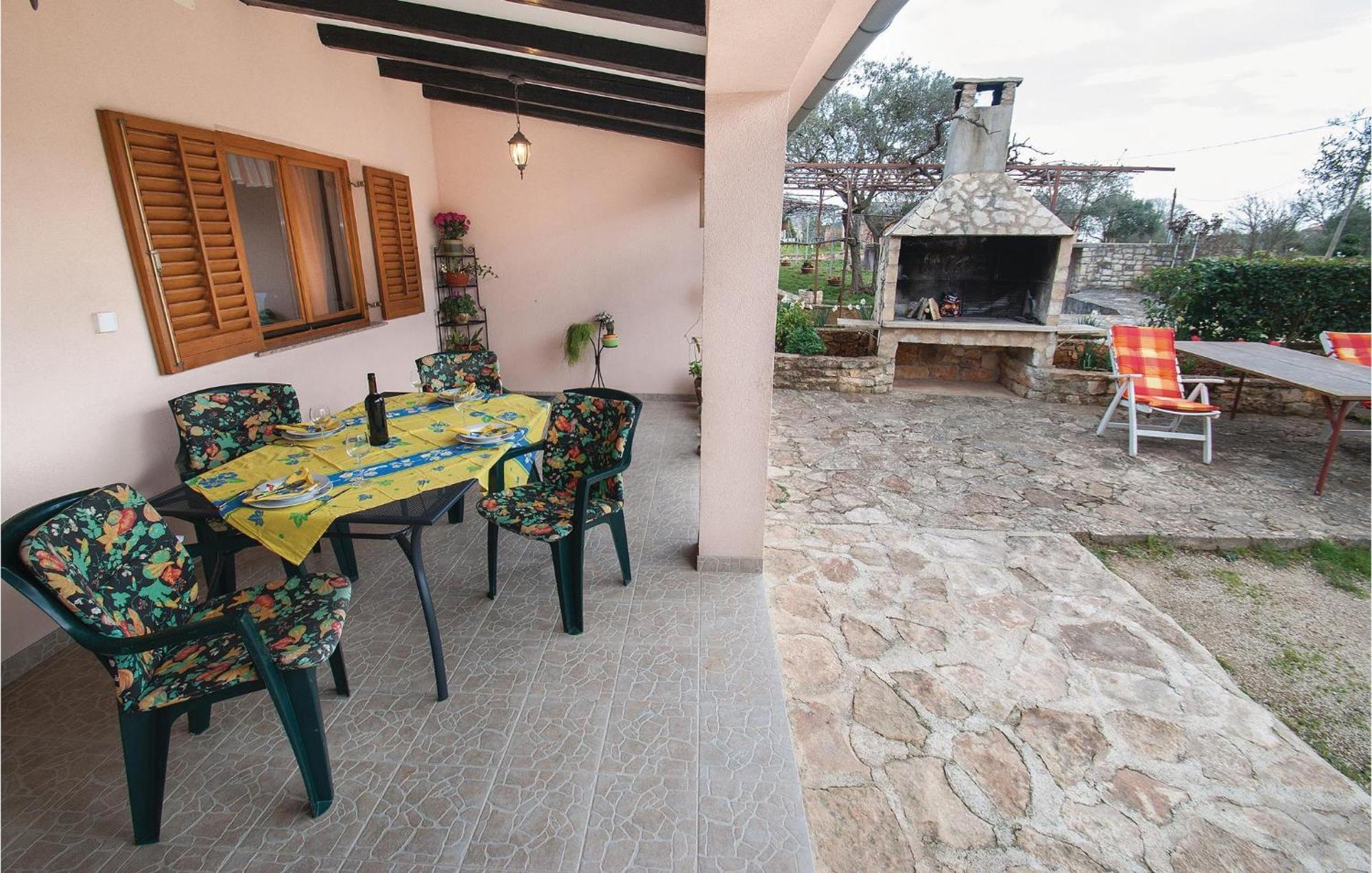 Lovely Apartment In Rovinj With Kitchen Экстерьер фото