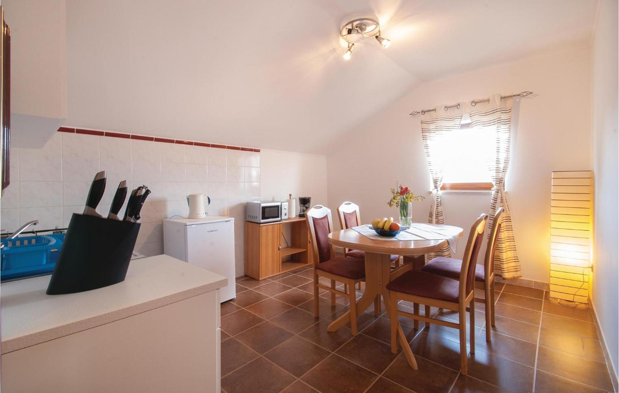 Lovely Apartment In Rovinj With Kitchen Экстерьер фото