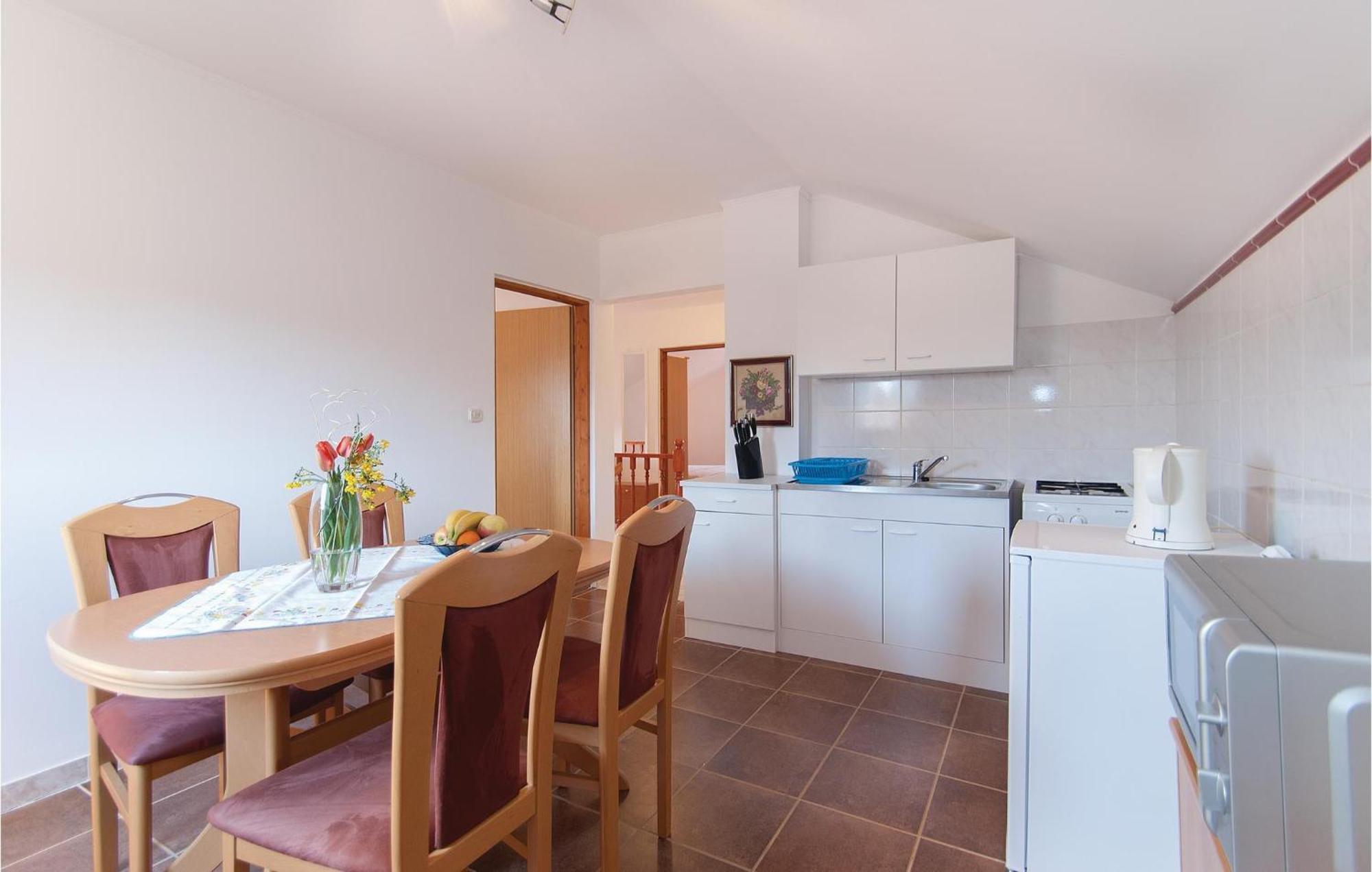 Lovely Apartment In Rovinj With Kitchen Экстерьер фото