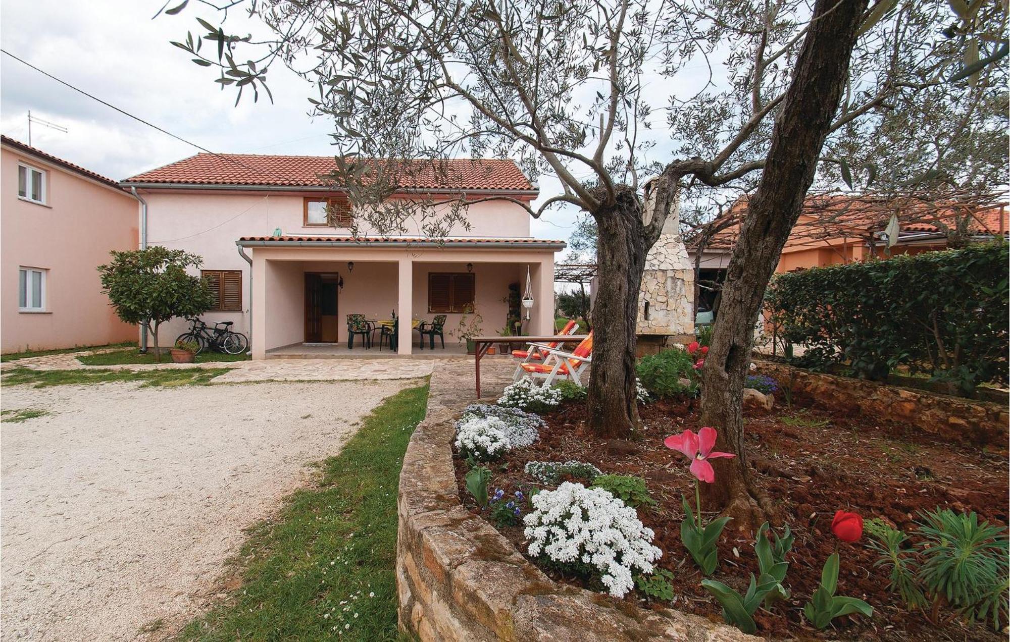 Lovely Apartment In Rovinj With Kitchen Экстерьер фото