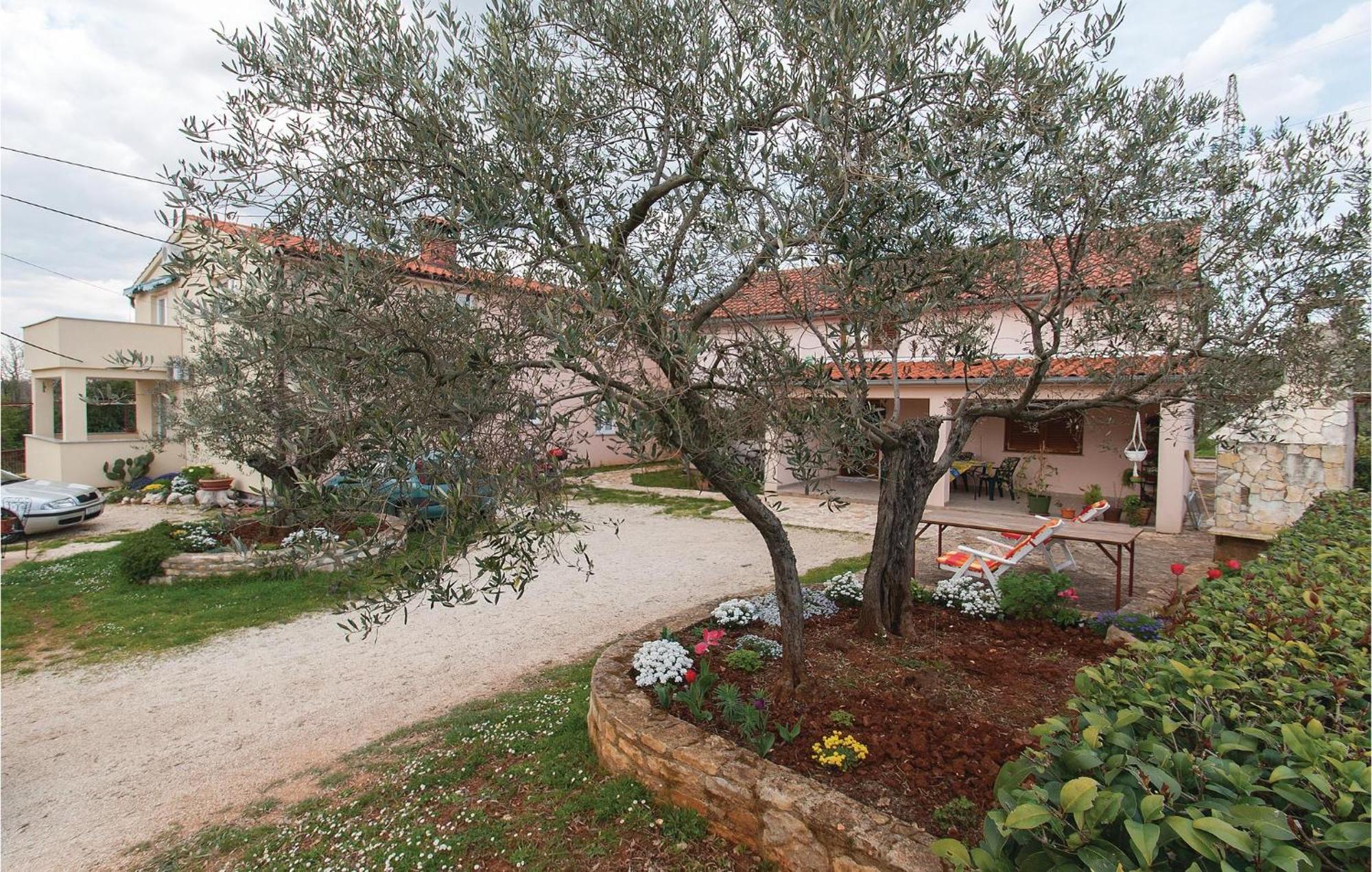 Lovely Apartment In Rovinj With Kitchen Экстерьер фото